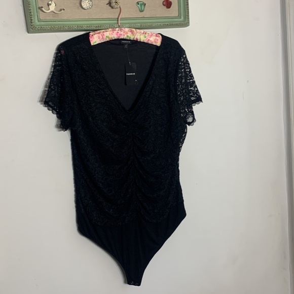 Torrid lace cinched little black short sleeve noir bodysuit plus 2X new - Picture 2 of 11